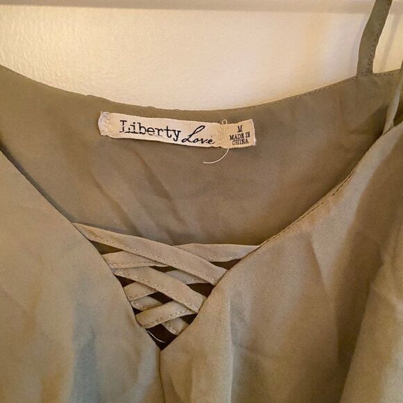 Liberty Love Cropped Cold Shoulder Criss Cross Blouse Size Medium - Picture 4 of 8